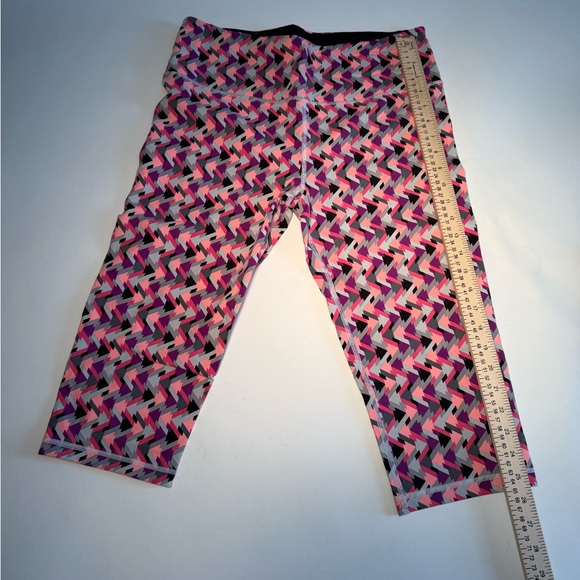 Victoria's Secret Sport Knockout Cropped Leggings - Picture 6 of 7